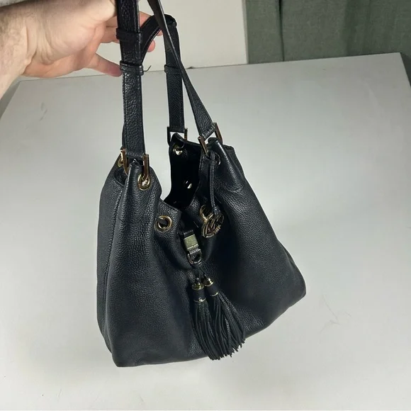 MICHAEL KORS Black Camden Drawstring Pebble Leather Tassel Shoulder Bag Purse - Picture 2 of 10